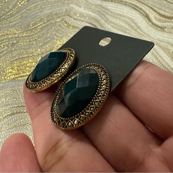 ⚜️3 for $30⚜️ Deep Emerald Green Retro Style Acrylic Stud Earrings (Teal Green) - Picture 6 of 8